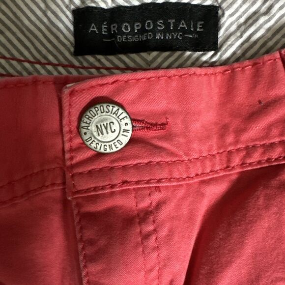 Aeropostale Midi Twill Chino Shorts Womens Size 6 Pale Pink-Red Pockets Cuffed - Picture 2 of 4